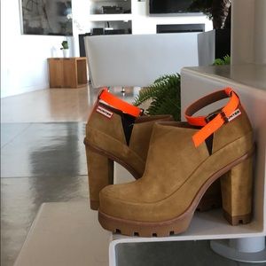 Hunter Boots Heels Suede, size 7